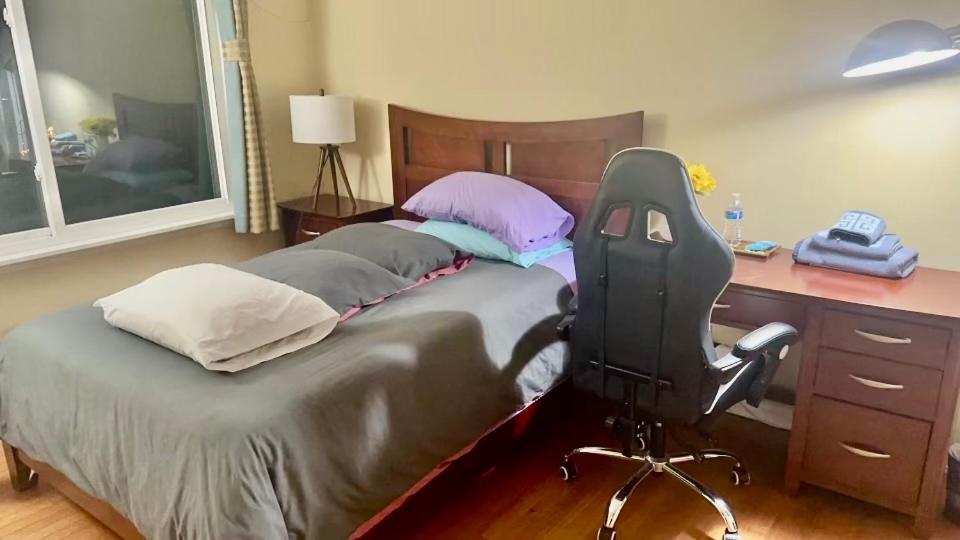 B2 A Private Room In Naperville Downtown With Desk And Wi-Fi Near Everything ภายนอก รูปภาพ